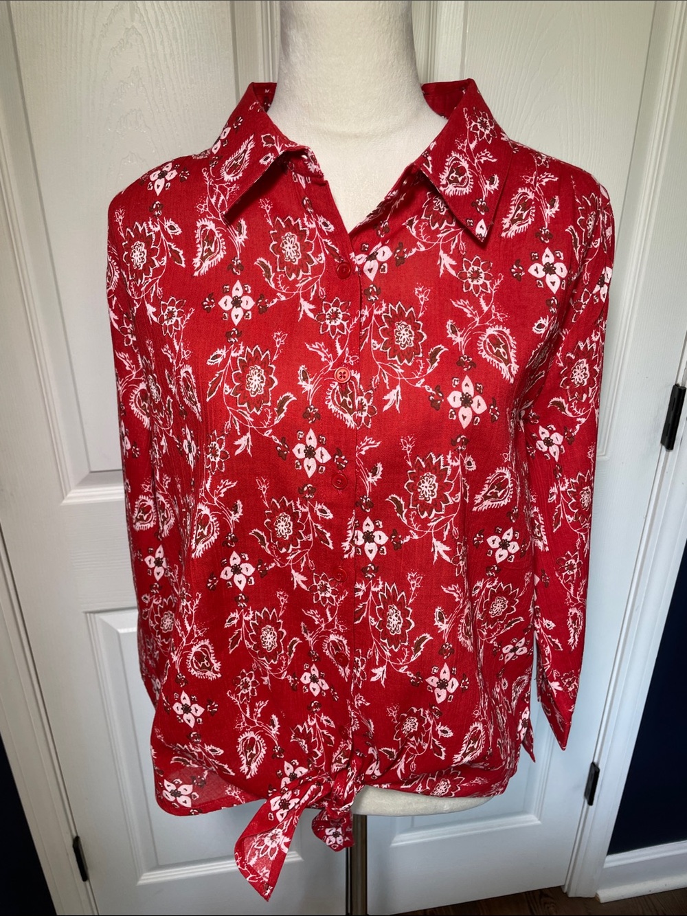 NWOT‎ Catalog Favorites Red Floral Tie-Hem Button Down Cotton Shirt Size Medium